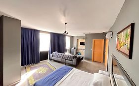 216 Hill Suites